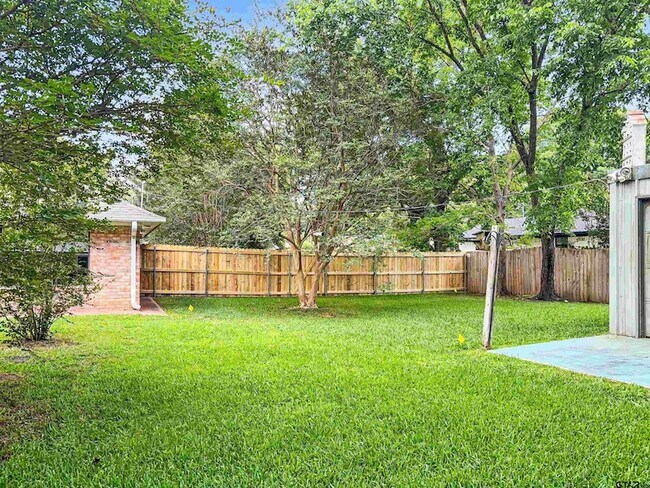 Building Photo - 16744 Overland Stage Dr
