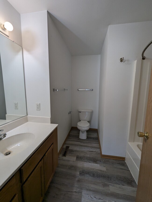 Building Photo - 3111 Diamond St