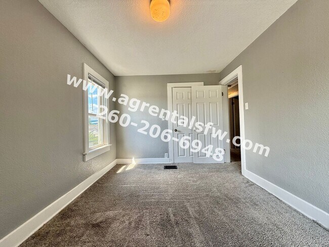 Building Photo - 3 Bedroom House