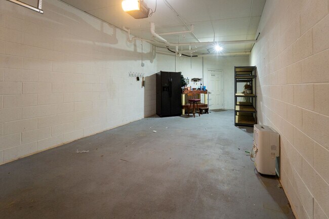 Building Photo - Belle Haven 2-Bedroom Condo with Pond View...
