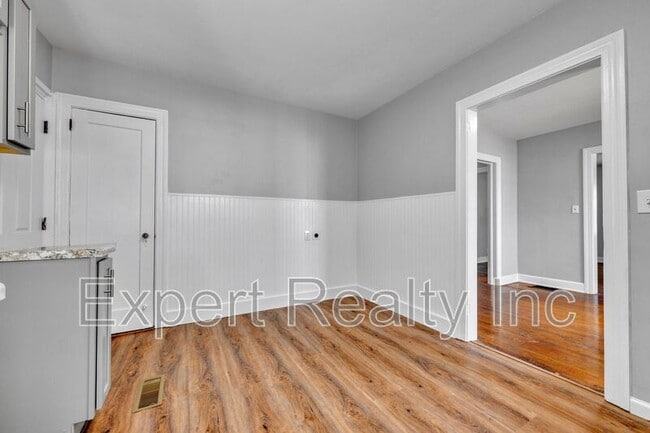 Building Photo - 4807 Terrace M