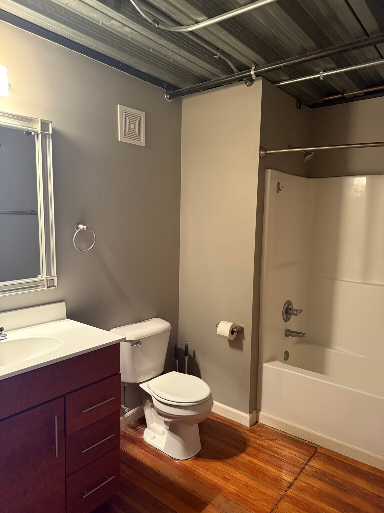 Master bath - 208 East Main Street