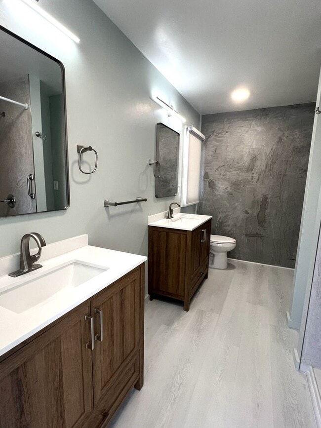 Building Photo - Koko Isle Circle - 4 bedroom, 3 bath townhome with carport