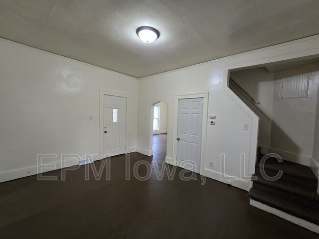 Building Photo - 820 Logan Ave
