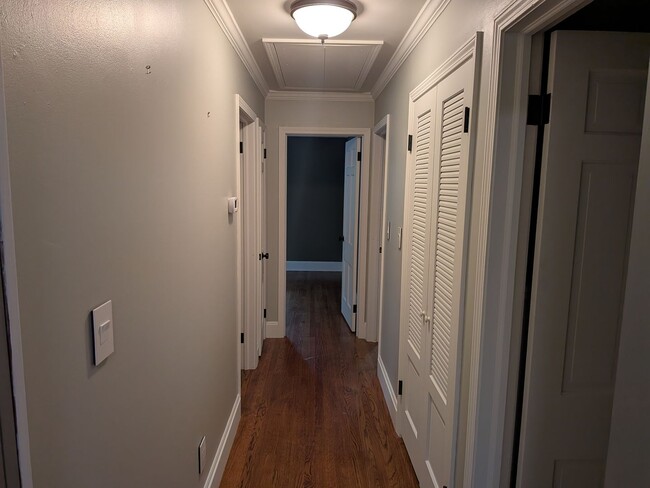 Building Photo - Gorgeous 4 Bed, 3 Bed House for Rent in Me...