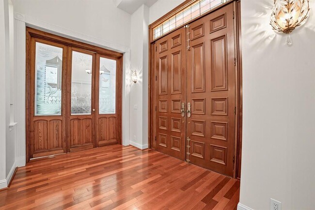 Building Photo - 500 Konstanty Cir