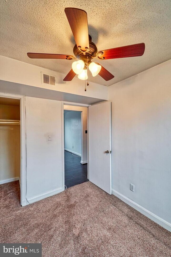 Building Photo - 2115 Suitland Terrace SE