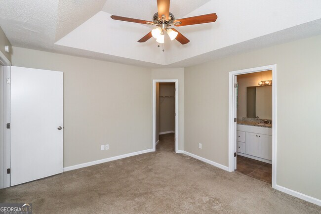 Building Photo - 1826 Killarney Dr SW