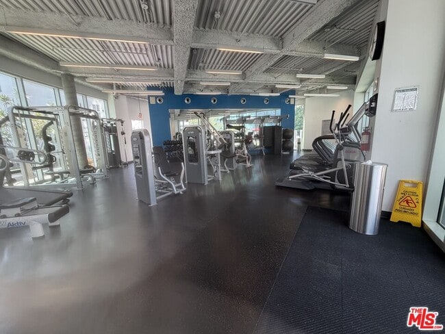 Building Photo - 901 Flower St