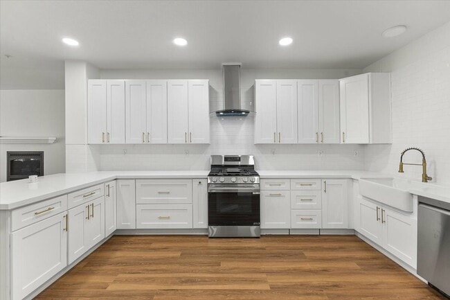 Building Photo - 302 Laurel Ct