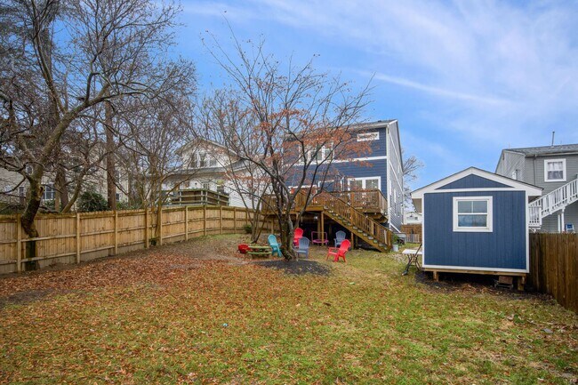 Building Photo - Stunning 4 BR/3.5 BA Single-Family Home in...