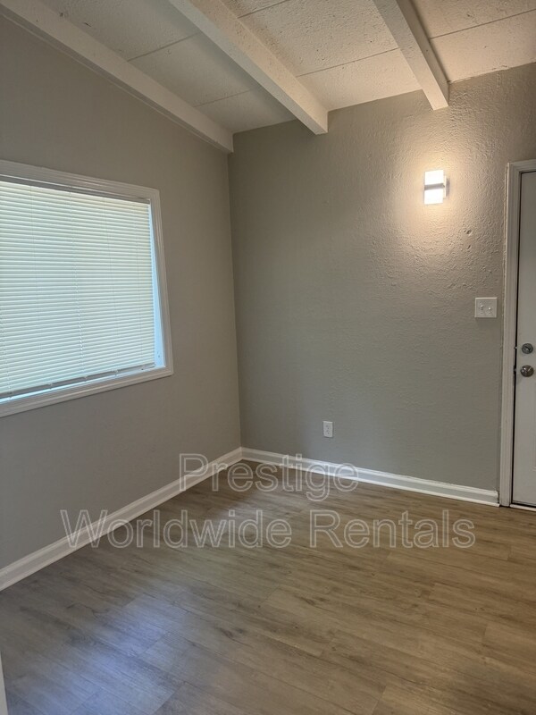 Building Photo - 4549 Sims St