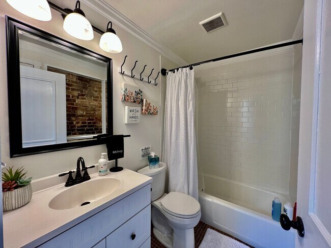 Building Photo - 1 Bd Hide away Historic Dayton, Oh Oregon District