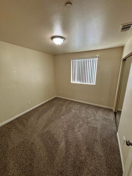 Building Photo - 216 E 97th St