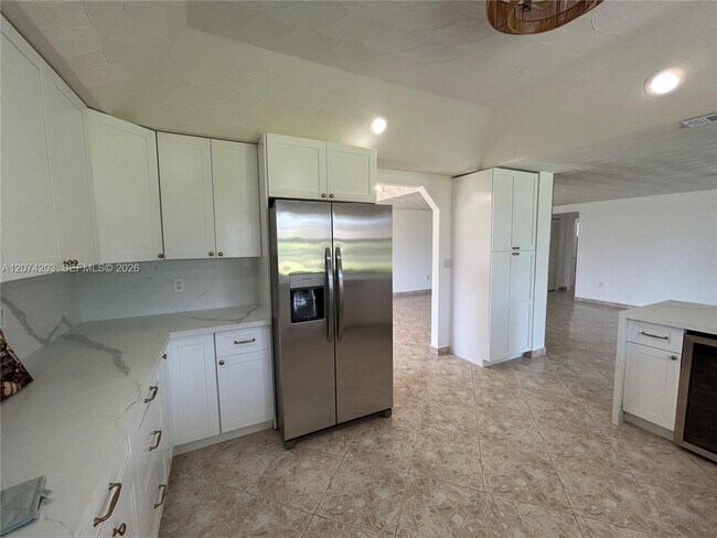 Building Photo - 6611 SW 99th Ave