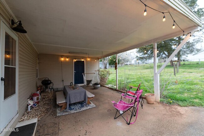 Building Photo - Updated North Knoxville Gem | Massive Fenced Yard & Prime Location!