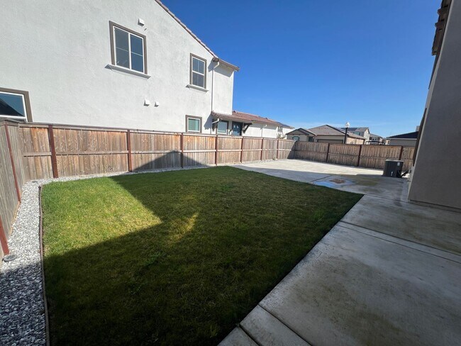 Building Photo - Beautiful Northlake Property Next to Park