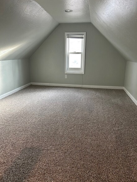 Building Photo - 2115 6th Ave N