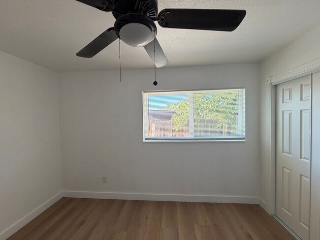 Building Photo - WoW! Newley Remodeled 3 BD 1 Ba house with a 1 Car Garage in East Bakersfield