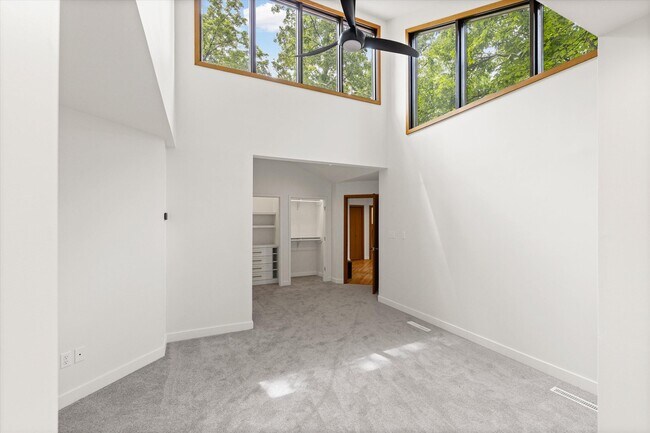 Building Photo - 1424 Bradford Dr