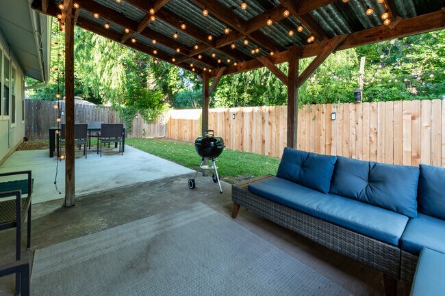 Building Photo - Meadowheath Drive