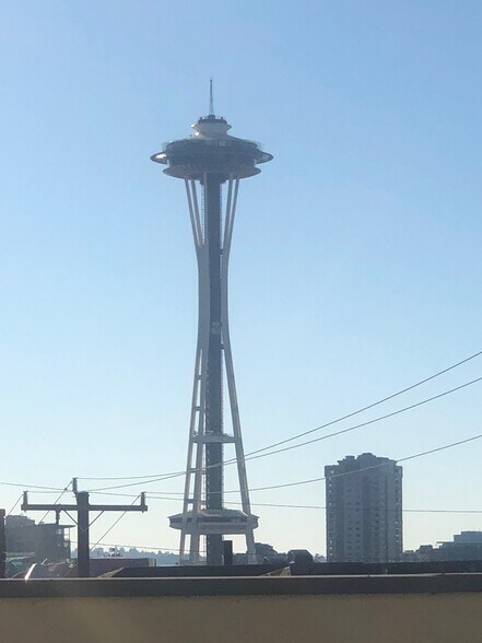 Building Photo - 1018 Taylor Ave N