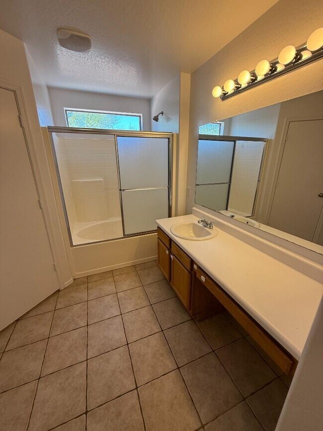Building Photo - 4 bedroom in BUCKEYE AZ 85326