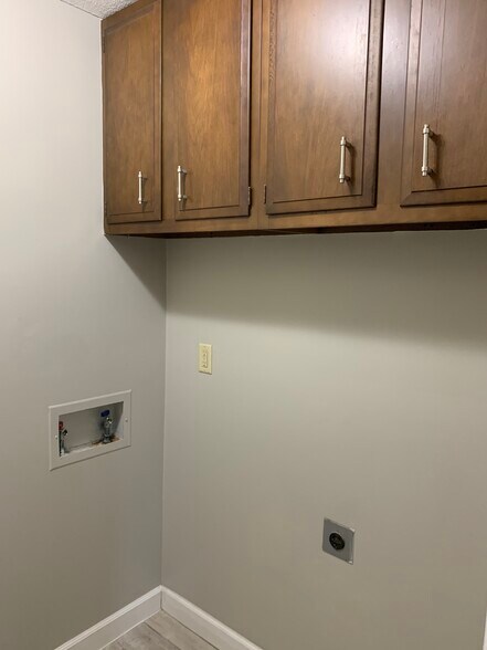 Laundry hookups - 4832 Ginny ave