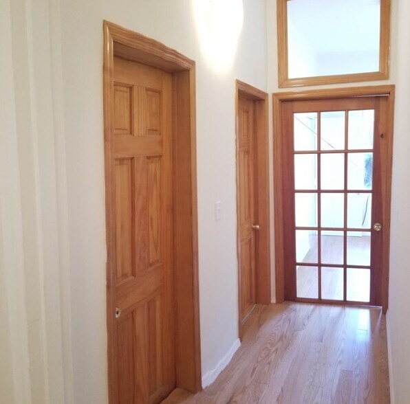 Building Photo - 196 W 9th St