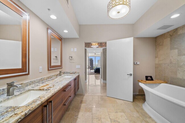 Building Photo - 333 Las Olas Way