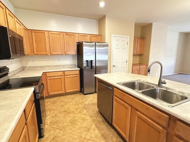 Building Photo - 3131 E Silversmith Trail