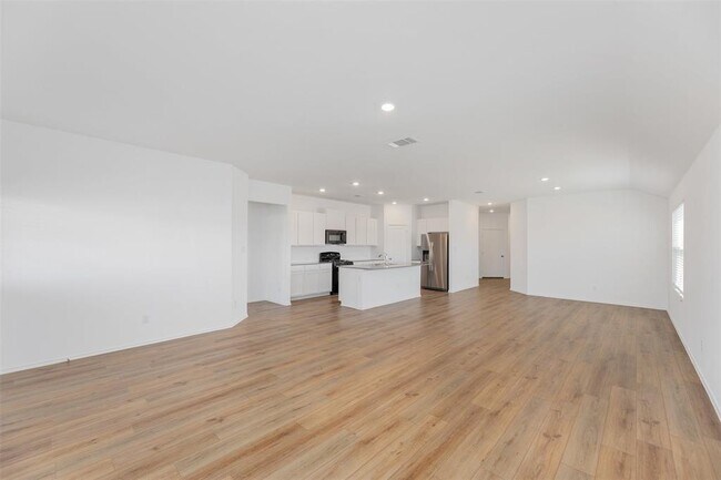 Building Photo - 627 Waterway Ave