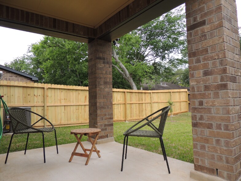 Building Photo - 7409 Red Robin Ln