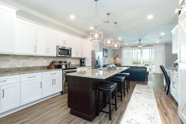 Building Photo - 1273 Savona Dr