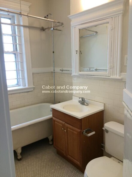Building Photo - 1111 Boylston St