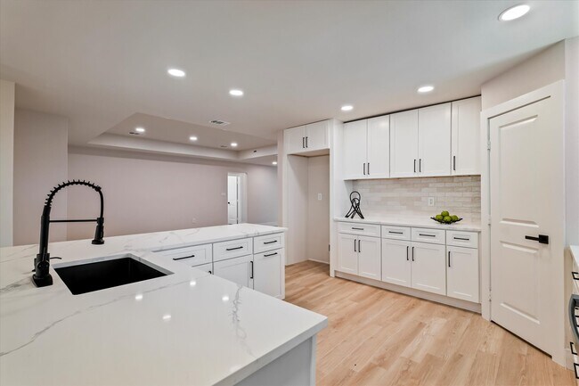 Building Photo - 8500 Gibbs Dr