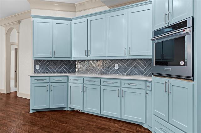 Building Photo - 1925 Manor Way Dr