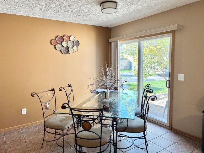 Building Photo - 2191 Painted Cliff Dr