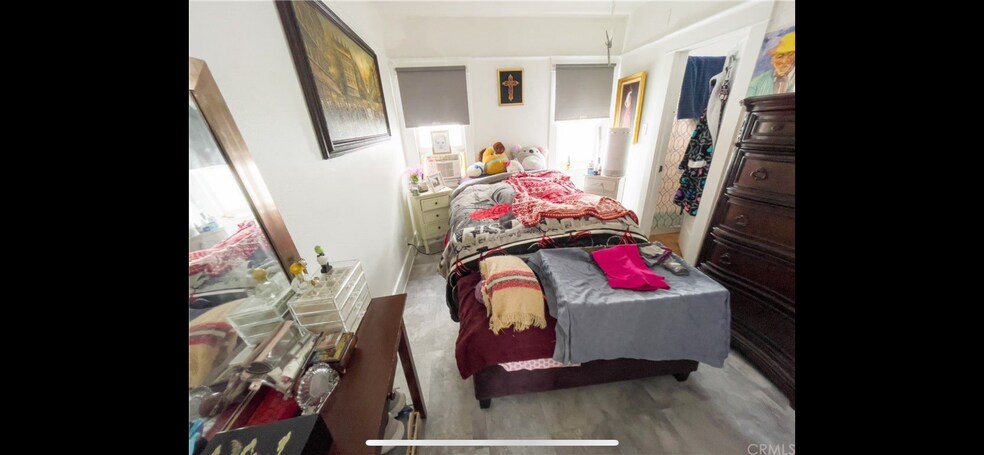 Building Photo - 519 E Dayman St