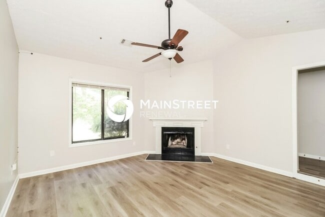 Building Photo - 3 Bedroom Pet-Friendly Home in Stone Mountain, GA with Main Street Renewal
