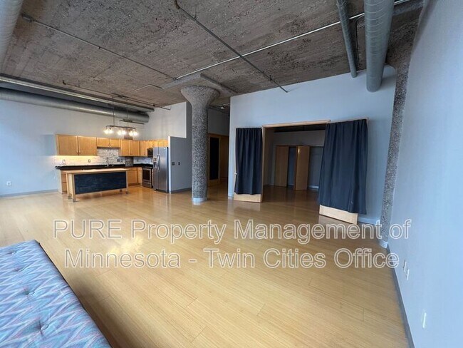 Building Photo - 521 S 7th St