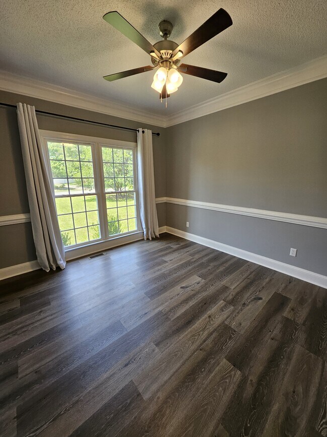 Building Photo - 214 N Marion Dr