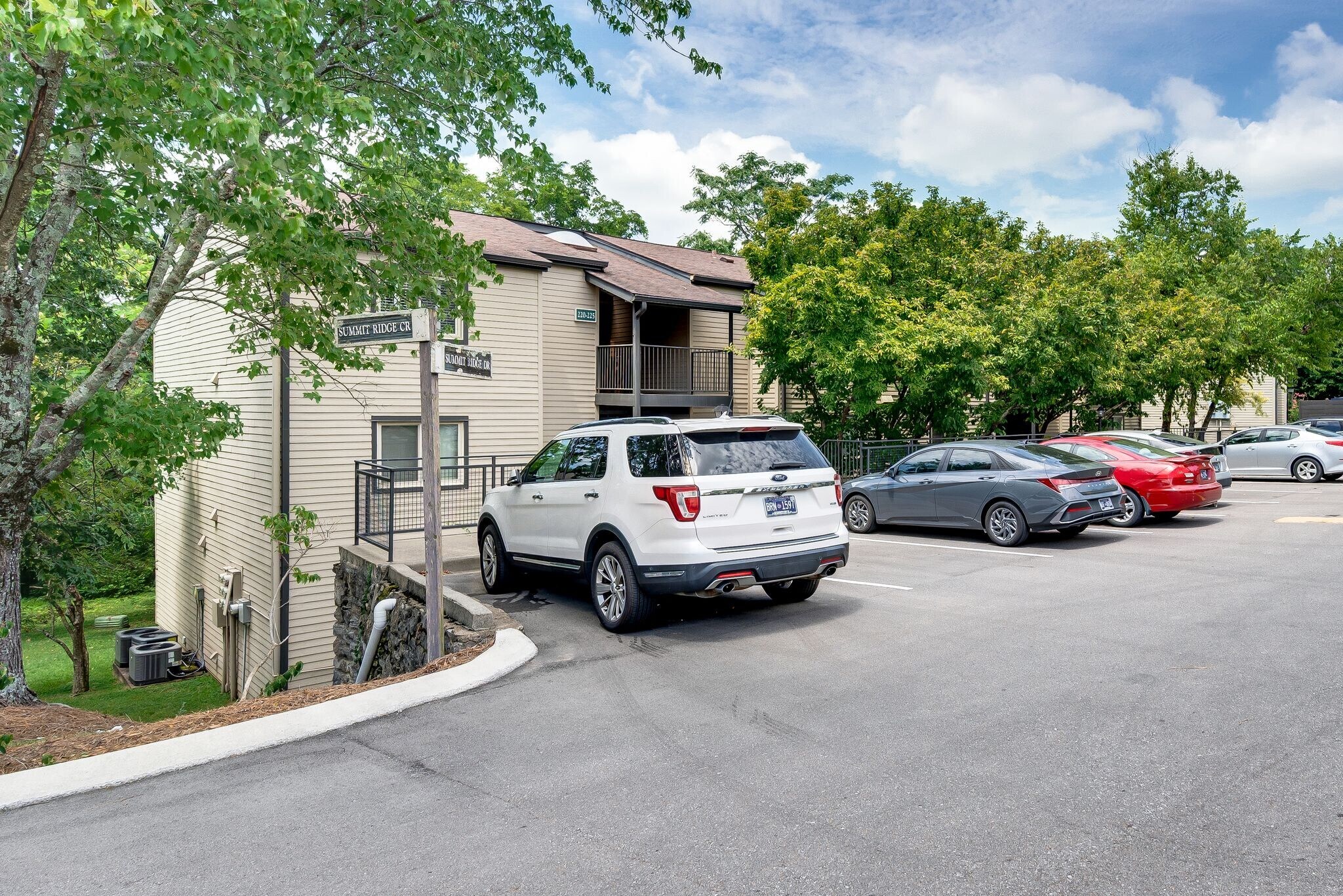 Building Photo - 224 Summit Ridge Dr