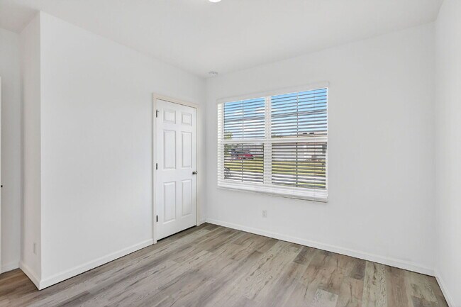 Building Photo - Renovated 4 Beds 2 Baths Single Family on Over a QTR Acre lot | Huge Yard