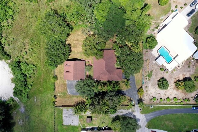 Building Photo - 16900 SW 59th Ct