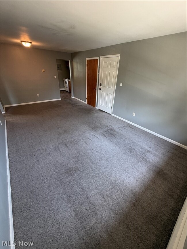 Building Photo - 3055 Hadley Ave