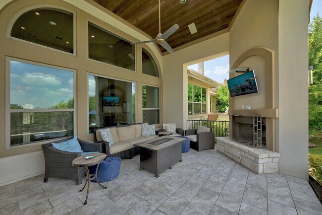 Building Photo - Fully Furnished Modern Home in Rocky Creek!