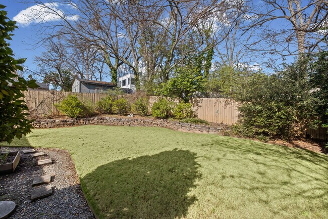 Building Photo - 805 Antone St NW