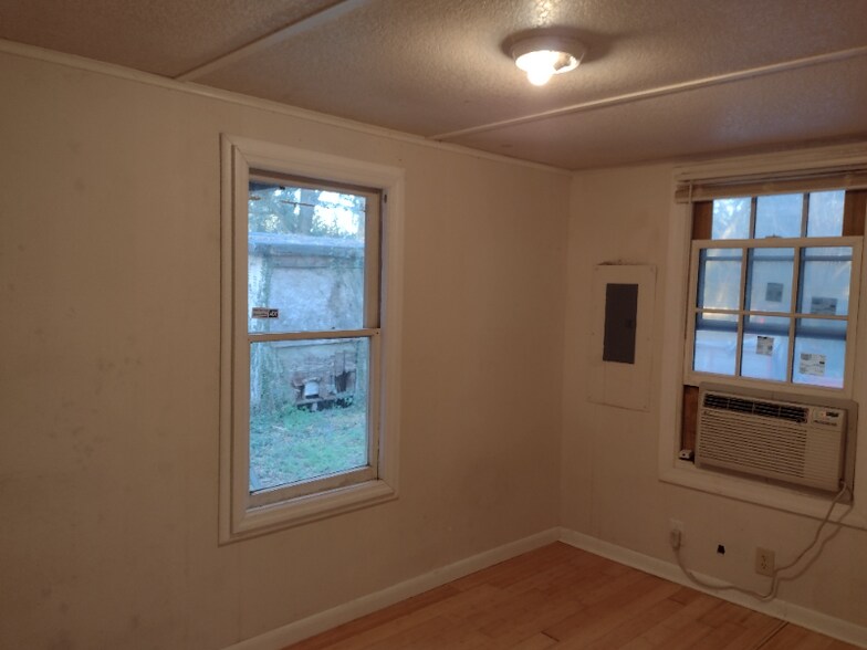 Building Photo - 2231 NE 97th Street Rd