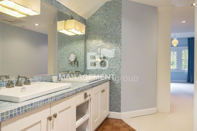 Building Photo - Stunning Historic Bungalow Just Minutes From City Center!